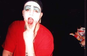 Damon eating at the why... Look outy for that indian behind you!!!